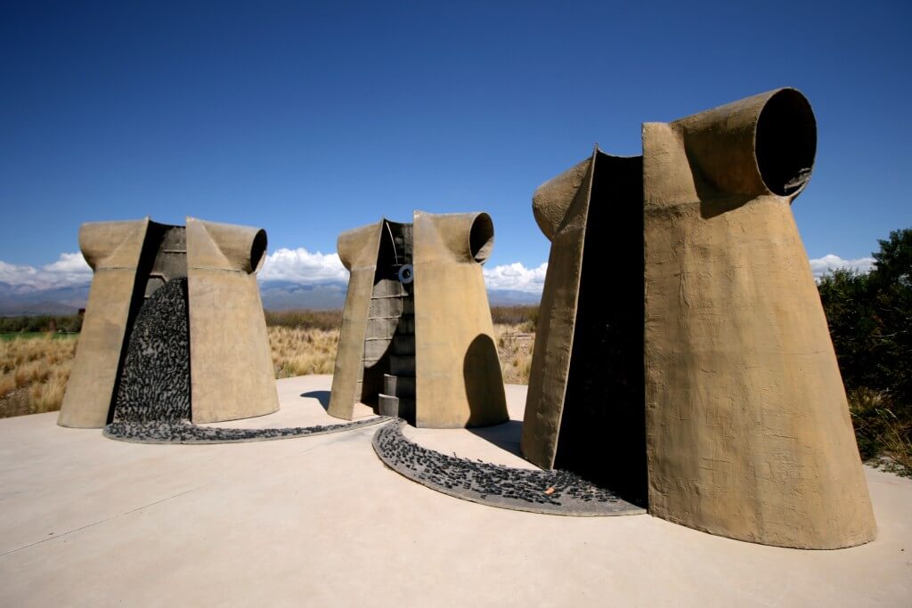 Argentinien Weinreise - Valle de Uco - Bodega Salentein - Skulptur im Außenbereich