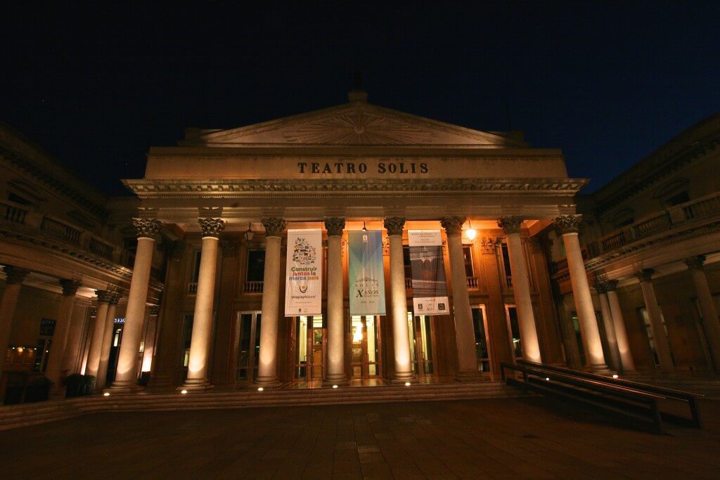 Montevideo und Colonia del Sacramento: Teatro Solís in Montevideo, Uruguay