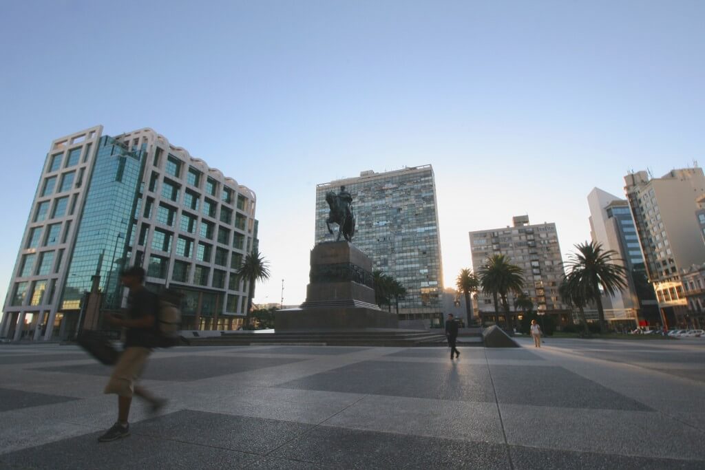 Montevideo und Colonia del Sacramento: Plaza de la Independencia Montevideo