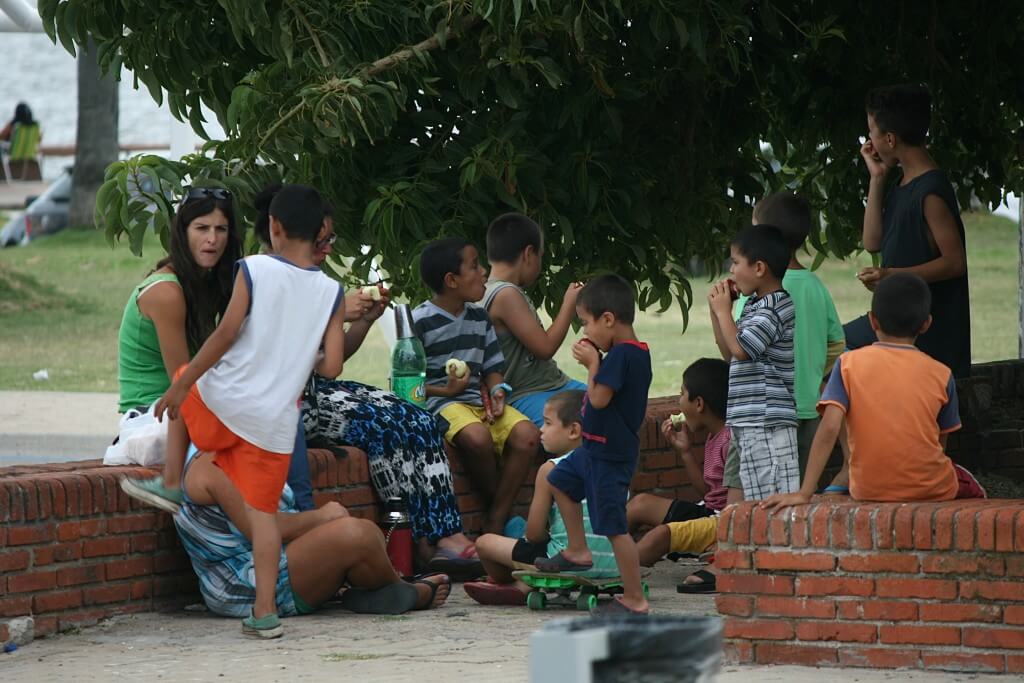 Montevideo und Colonia del Sacramento: Familie auf der Rambla