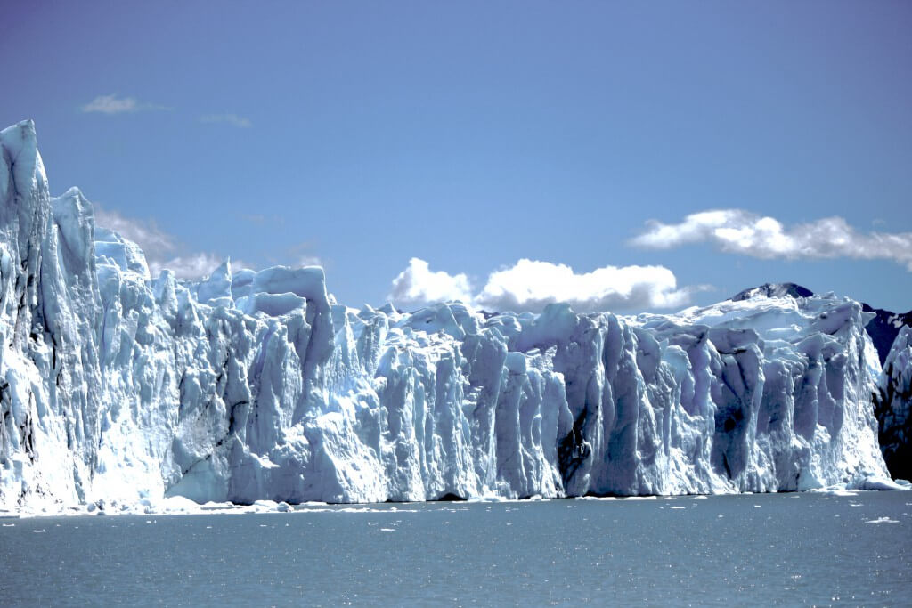 Reisetipps Patagonien: Perito Moreno Gletscher vom Katamaran aus