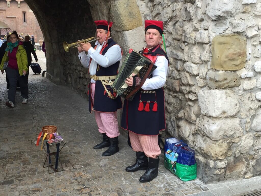 Reisetipps Krakau Straßenmusiker an der Stadtmauer