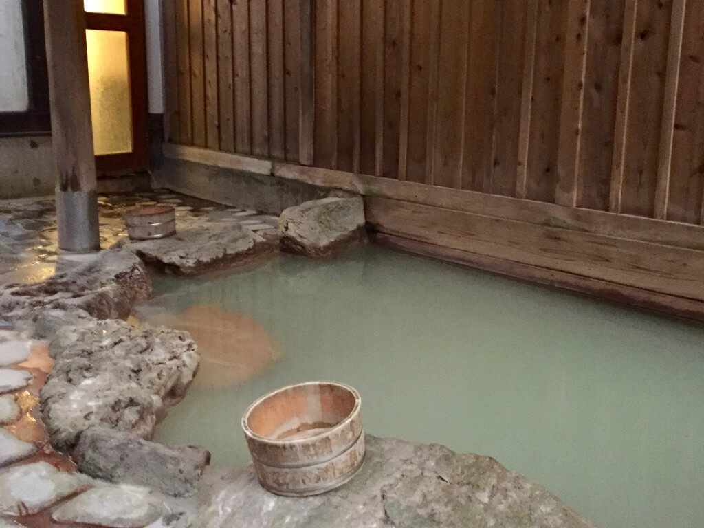 Fakten über Japan: Onsen-Bad in der Region Hakone