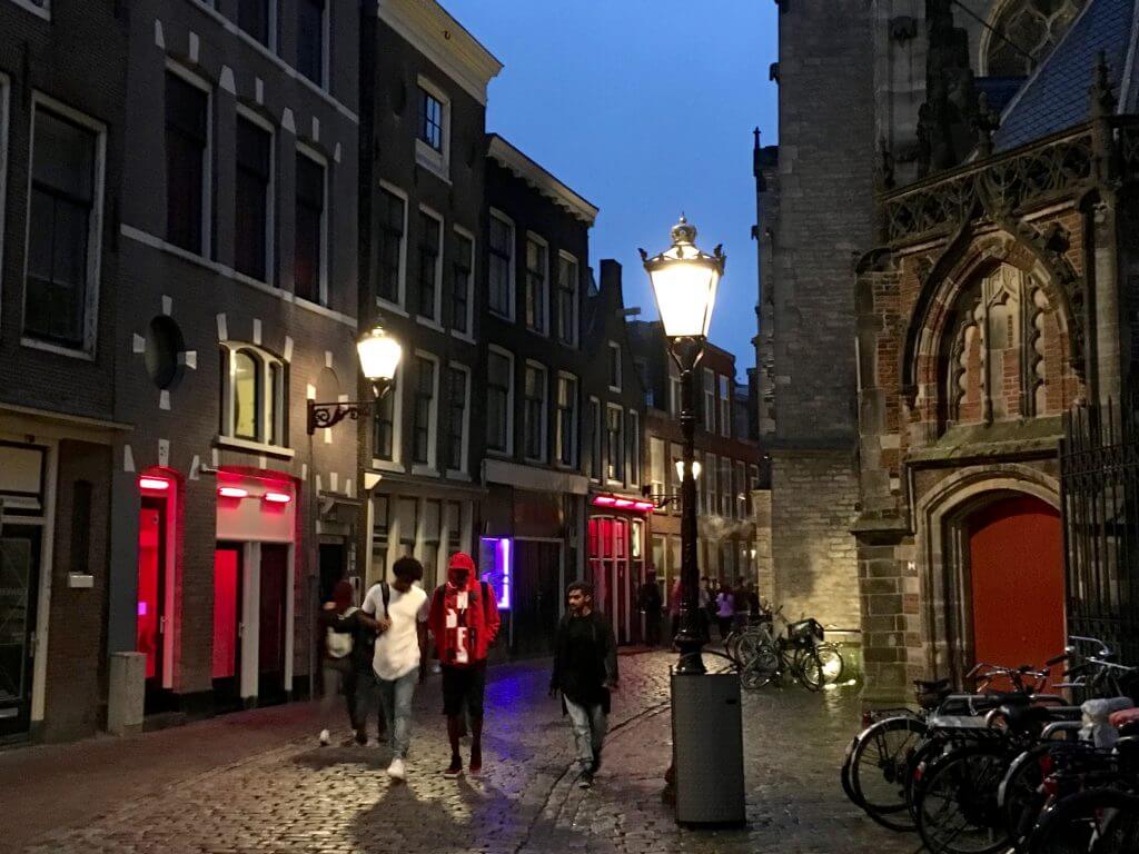 Insidertipps Amsterdam: Rotlichtviertel am Abend