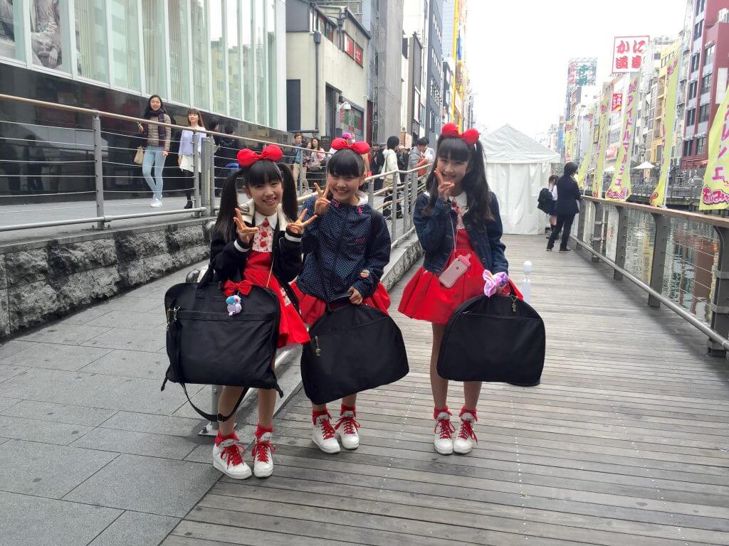 Reisebericht Osaka: Tanzgruppe in Dotonbori