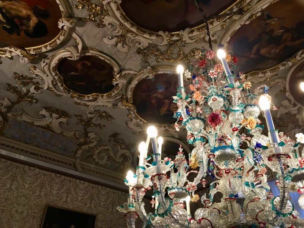 Kulturtipps Venedig: Kronleuchter im Ca' Rizzonico