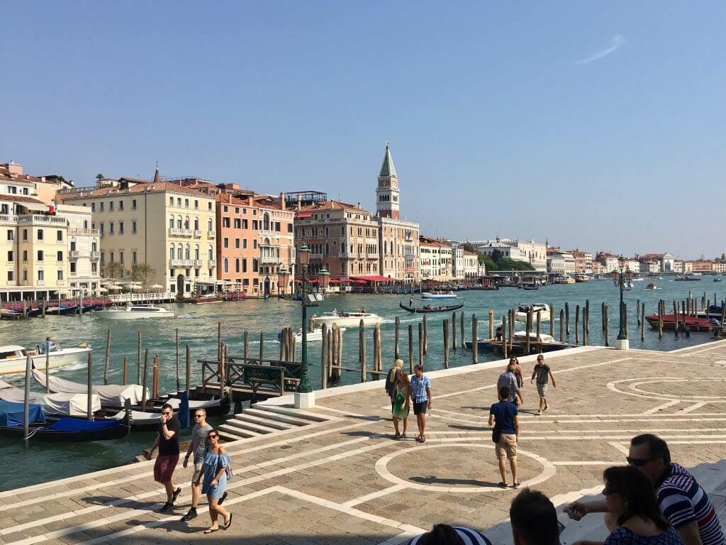 Kulturtipps Venedig: Platz vor der Punta della Dogana