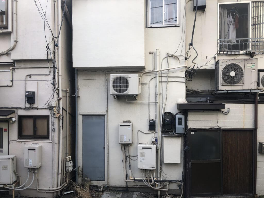 Eigenwillige Außenfassaden in Motomachi